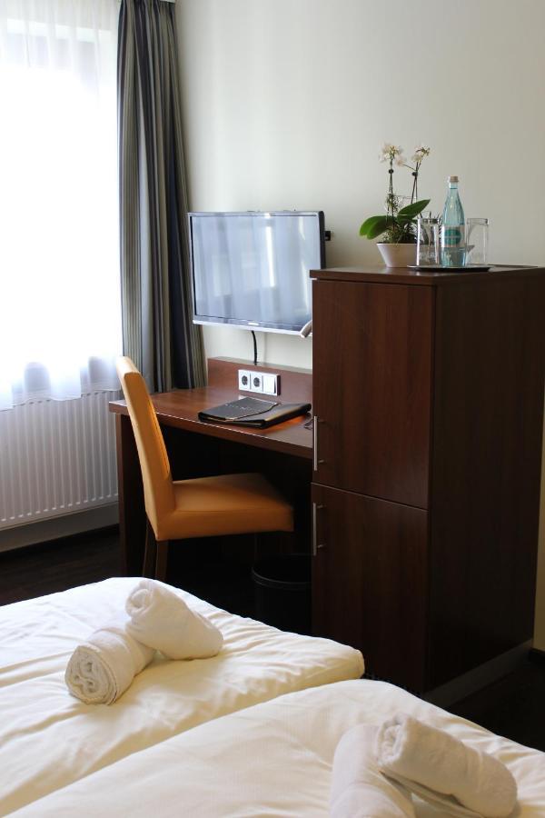Hotel Brantl Roding Exteriör bild